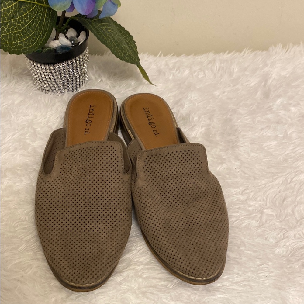 Indigo   Flats shoes  Sz 7m Beige color.